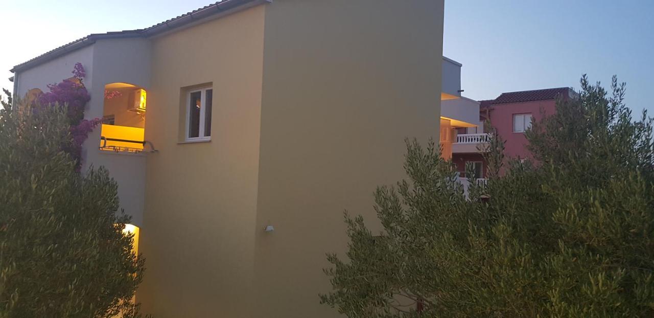 Apartmani Vranjkovic Vodice Bagian luar foto